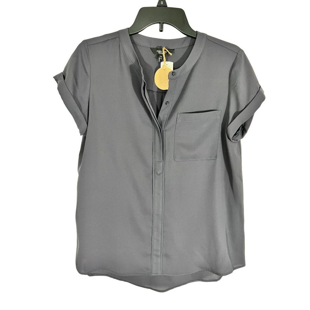 Simply Vera petite medium gray V-neck button up blouse & cap sleeve with pocket